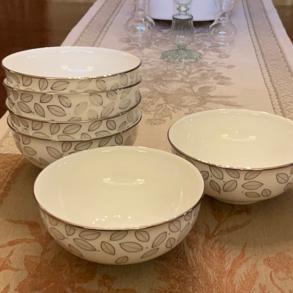 Set of 6 Lenox, bone China, Platinum Leaf bowls.  Beautiful white with leaves.